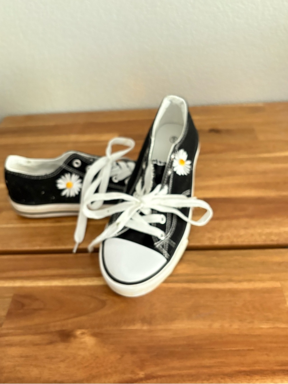 Black Canvas Woman’s Sneakers with Daisy Accent